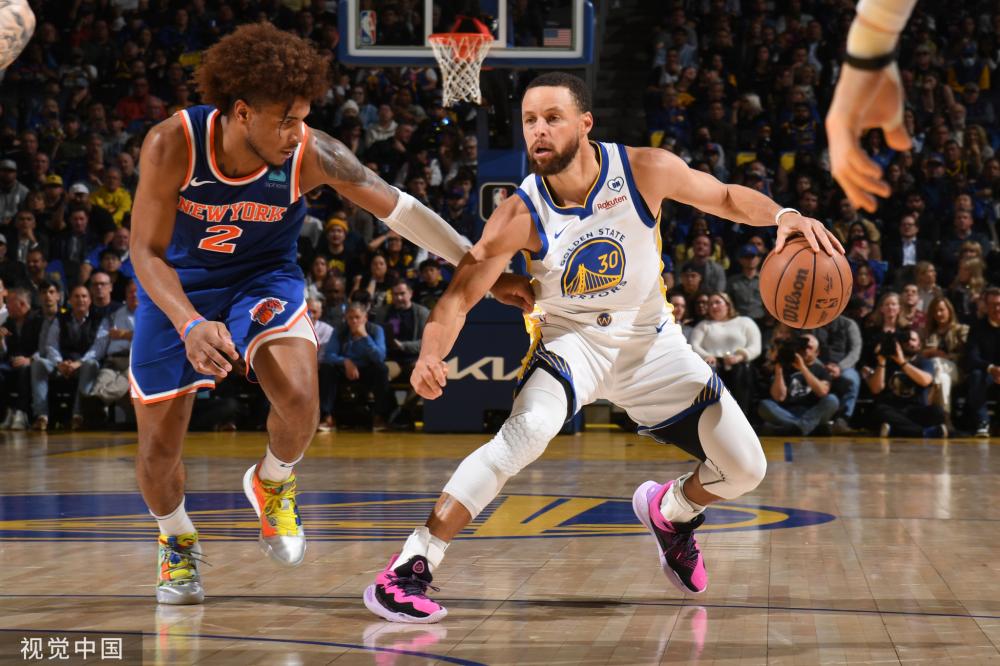 两队交锋时 两队交锋时