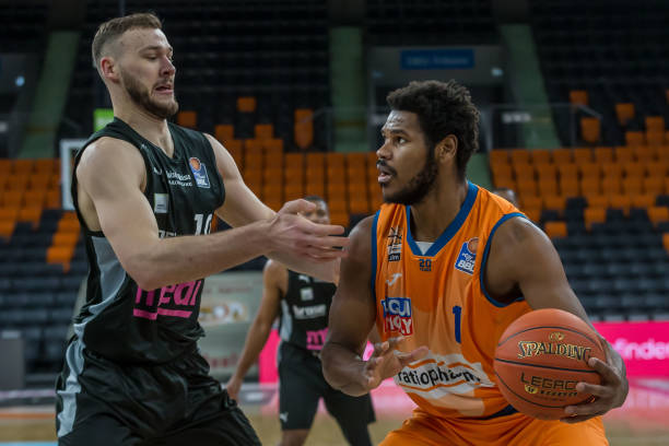 因此展露笑 因此展露笑